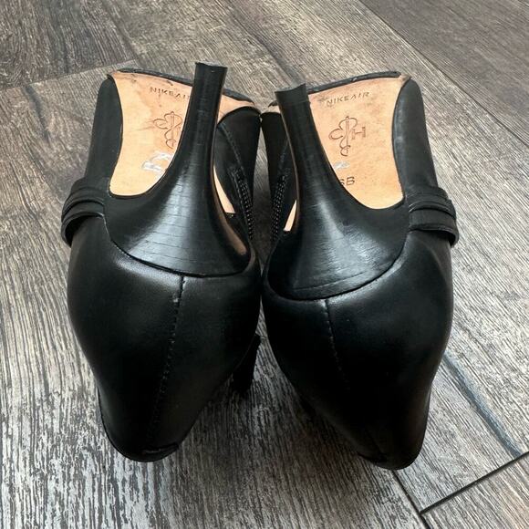 Cole‎ Haan Womens Size 6 B Nike Air Ankle Booties Boots Black with Gold Hardware - Picture 5 of 7